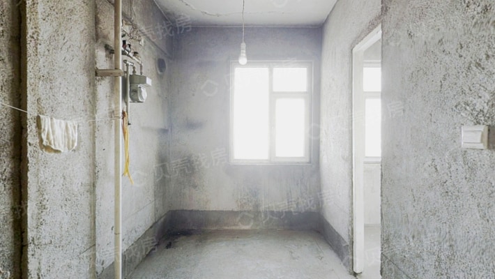 南湖广场  电梯高层 毛坯 三室一卫 南北通透  无遮挡-厨房