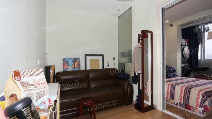 靖宇中路70号二手房实景图