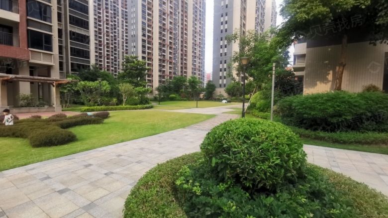 整租御蓝湾花园4室2厅南