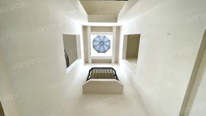 麓湖生态城白玉台二手房实景图