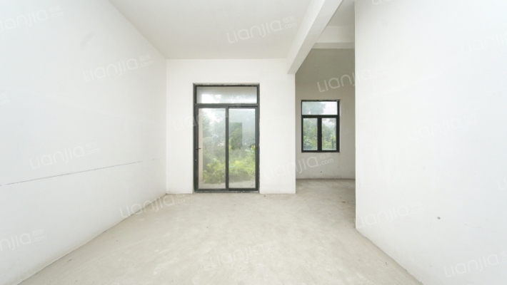 庆隆南山高尔夫国际社区叠滟岭二手房实景图