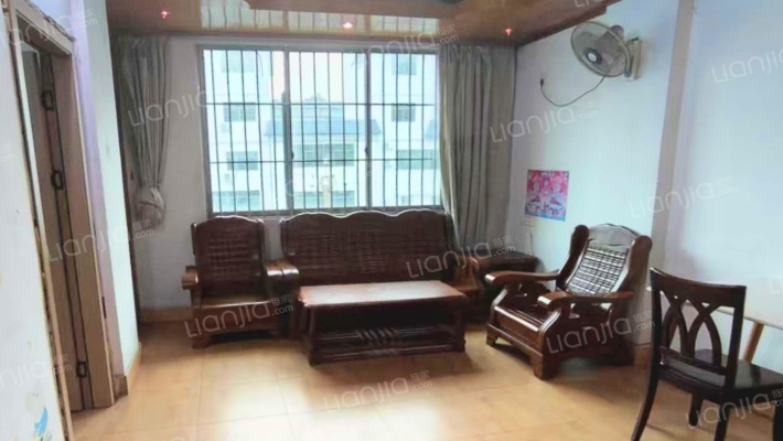 石碣镇东风南路二手房实景图