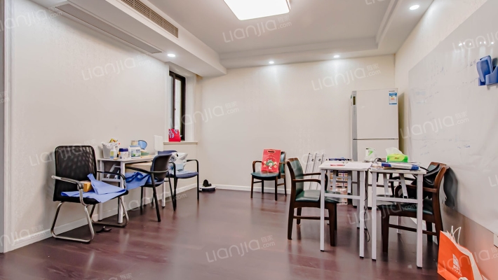 卫茂大厦二手房实景图