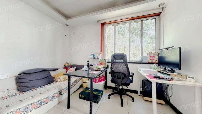 桃园新城中虹佳园东区二手房实景图