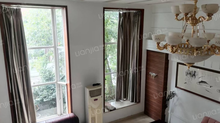 中央花园城市别墅二手房实景图