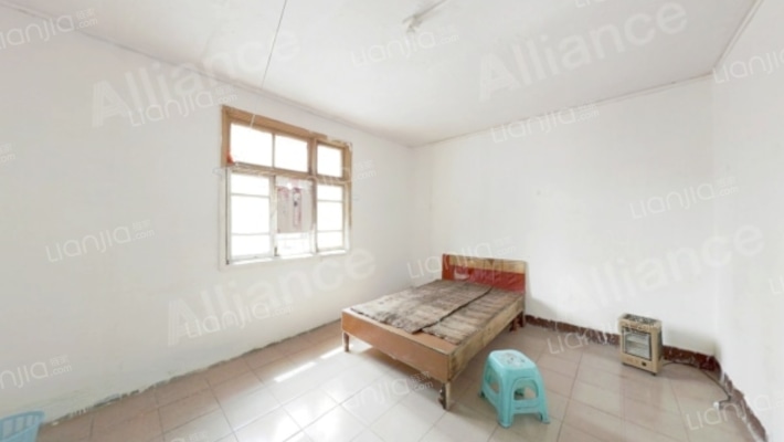 八鸽岩路142号二手房实景图