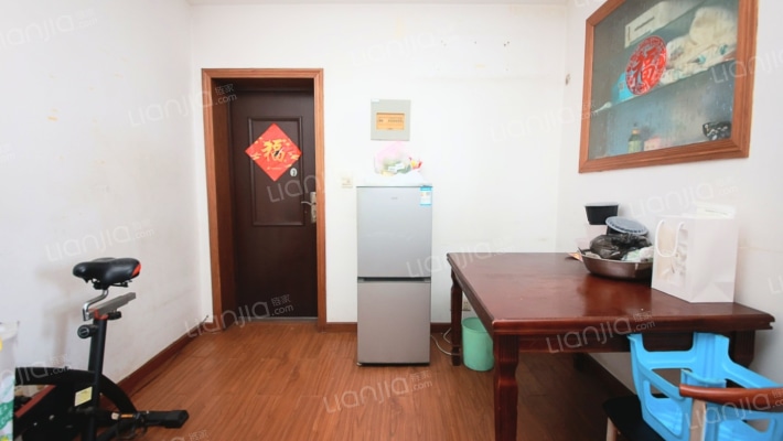 新建里二手房实景图