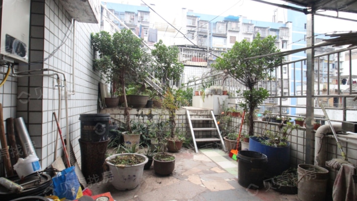 上江北，跃层带花园，住家装修，房东诚心出售-露台