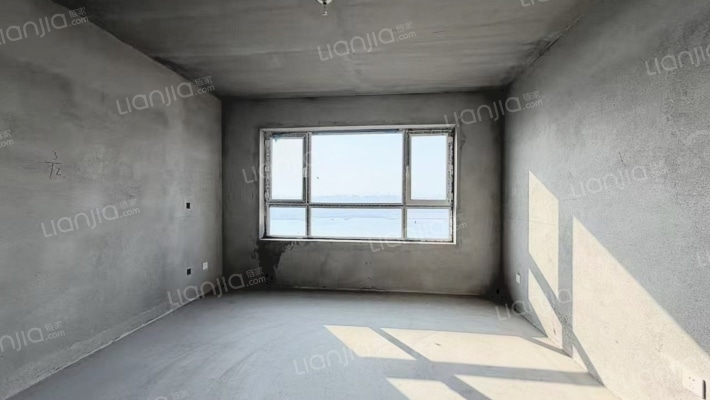 亚泰凇山湖二手房实景图