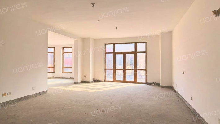 团泊湖庭院听湖院二手房实景图