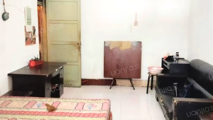 屹东里二手房实景图