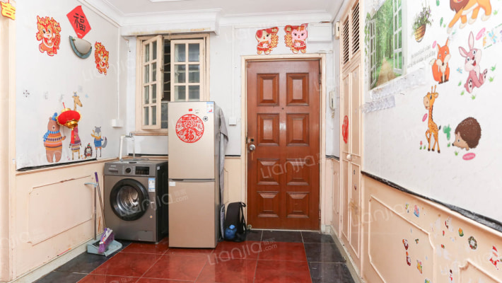 新亚公寓二手房实景图