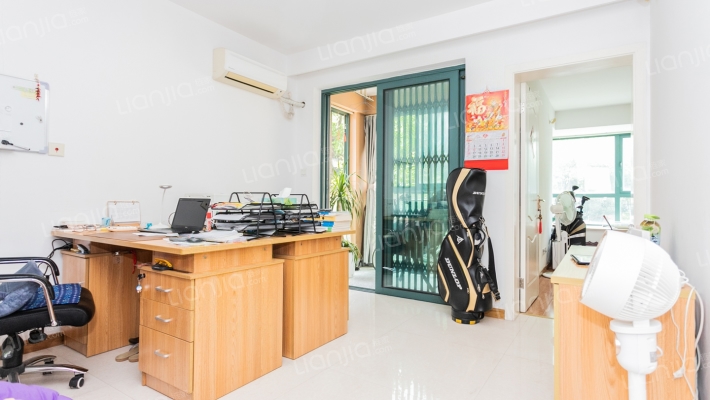 万里晶品苑二手房实景图