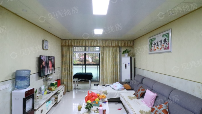 金江外滩精装三室出售房子户型方正-客厅