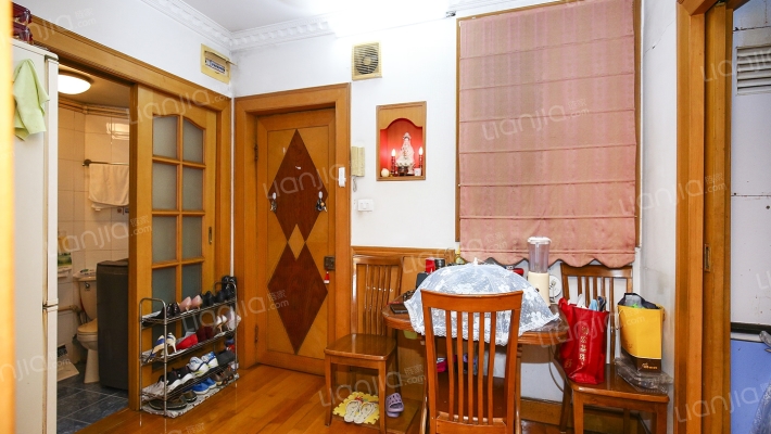 政立路830弄二手房实景图