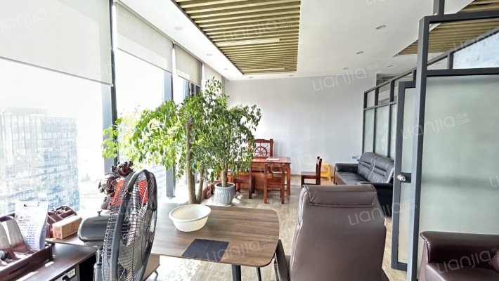 德福中心二手房实景图