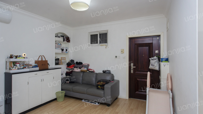 龙柏易居公寓二手房实景图