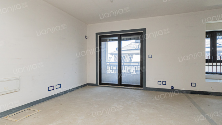 融创银城滴翠园北区二手房实景图