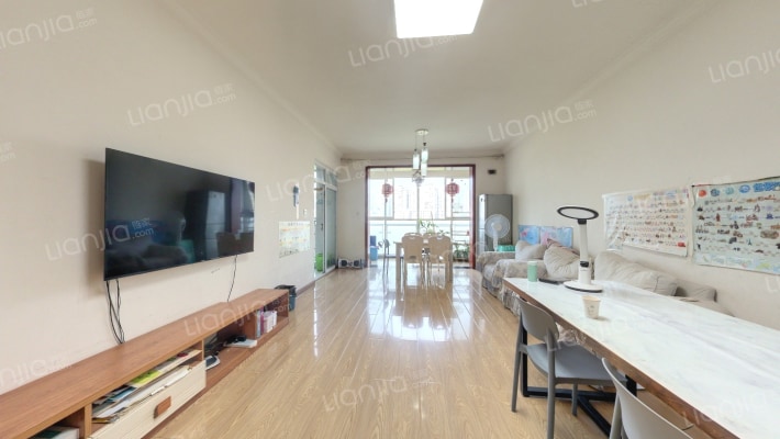 依云二手房实景图