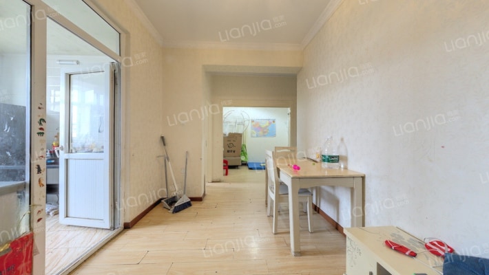 管厂宿舍二手房实景图