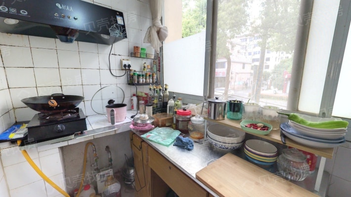 绣东新村，精装修两房，低楼层，近珠江路地铁口-厨房