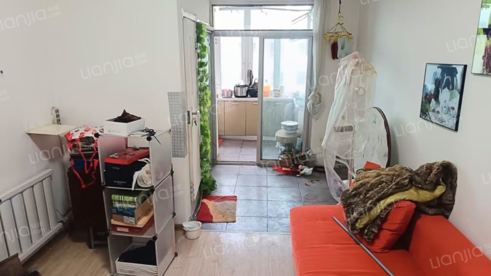 化工设备楼二手房实景图