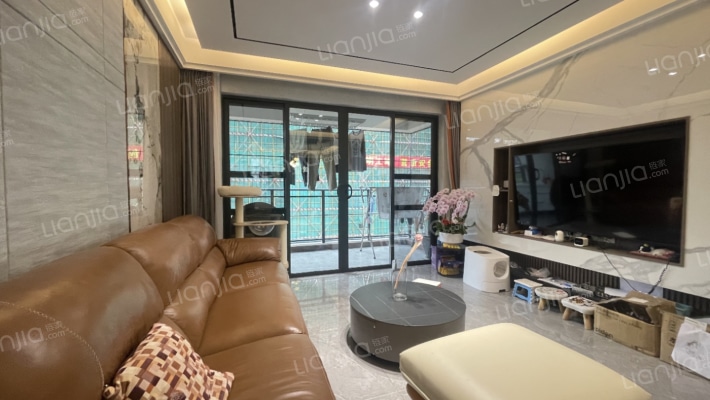 铂悦华府二手房实景图