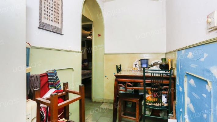 岚皋路300弄二手房实景图