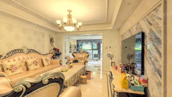 艺锦湾四期二手房实景图