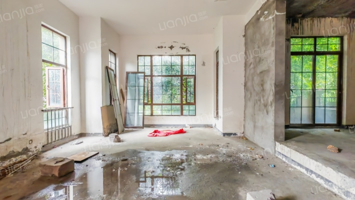 融创恭爵堡二手房实景图