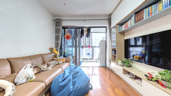 莱蒙水榭春天A区6期二手房实景图