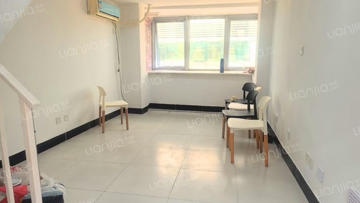 卡摩尔汽车广场二手房实景图