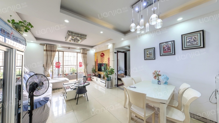 嘉年华府二手房实景图