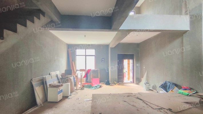 莱卡小镇逸墅二手房实景图