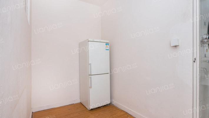 白大楼二手房实景图