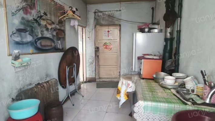 水泥住宅二手房实景图