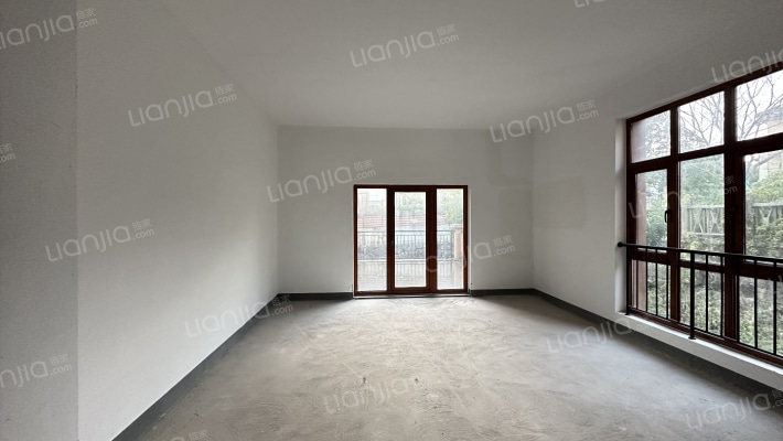 亚隆它山郡二手房实景图