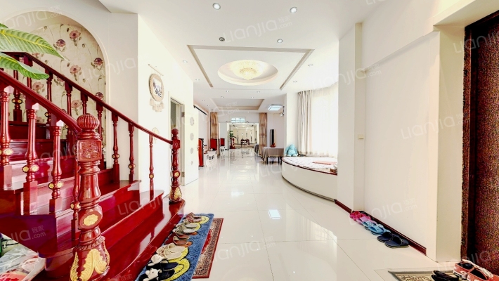 万国别墅二手房实景图