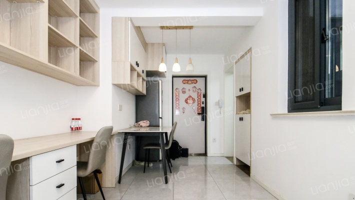 虹储小区二手房实景图