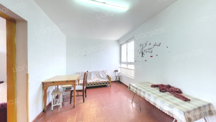 兴贤佳园近贤苑二手房实景图