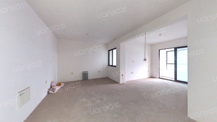 塔南美苑二手房实景图