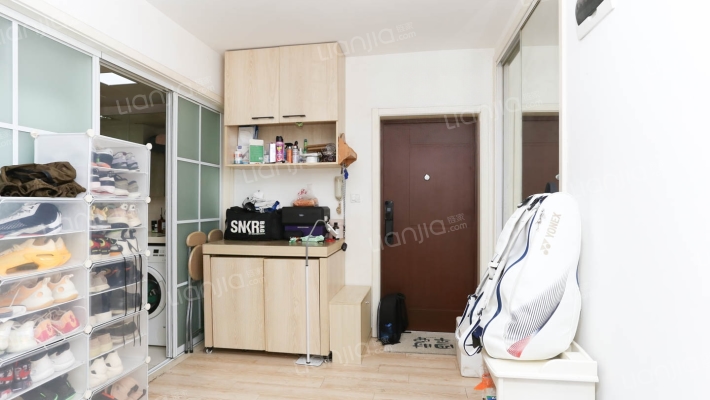 新亚公寓二手房实景图