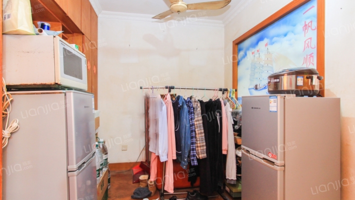 港机新村二手房实景图