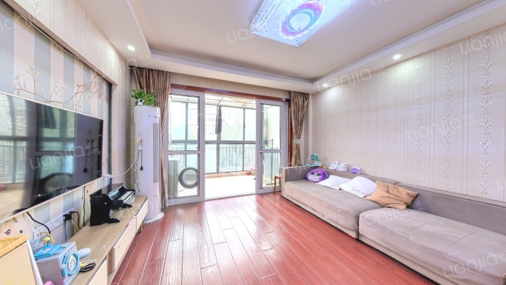 东郊小镇第八街区二手房实景图