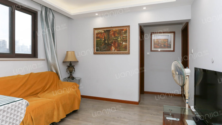 新亚公寓二手房实景图