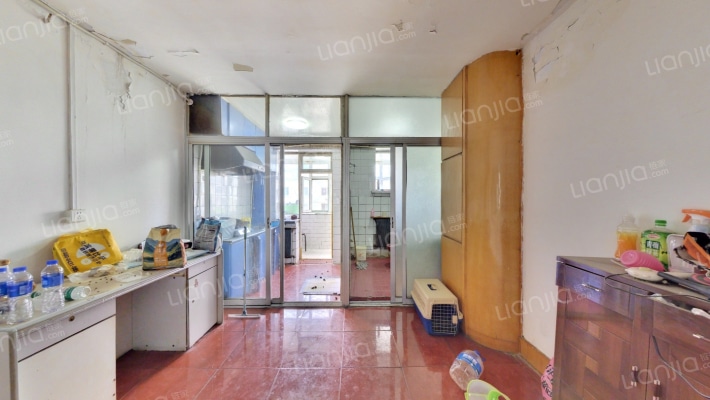 保险公司宿舍二手房实景图