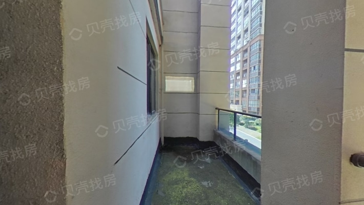 城南香园丽舍毛胚别墅上下五层实际有300多平米诚心卖-阳台