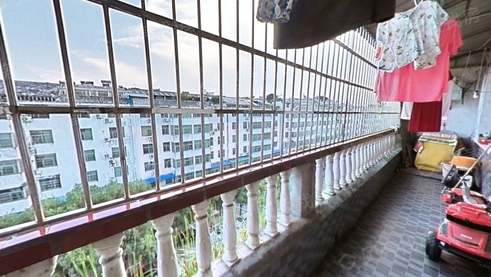 临 近袁山公园 文体路精装三房 带大阳台看房方便-阳台
