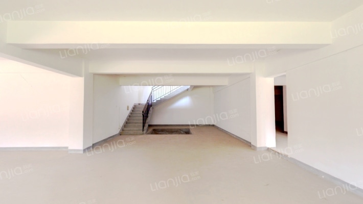 钱湖比华利南区二手房实景图