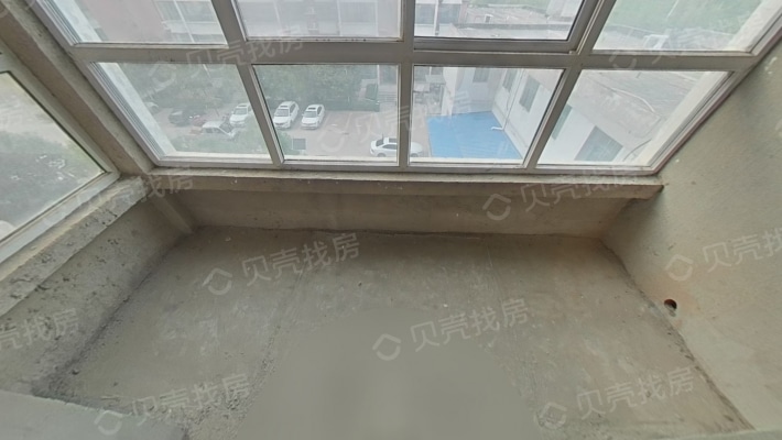 空港南区，万象华城，电梯中层，毛坯三室一卫，可按揭-阳台